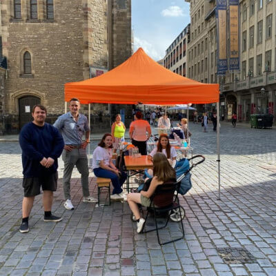 Wahlkampfstand im Zentrum